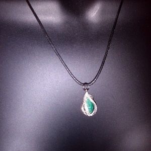 🗝️Real Authentic Green Emerald in silver teardrop black faux leather necklace